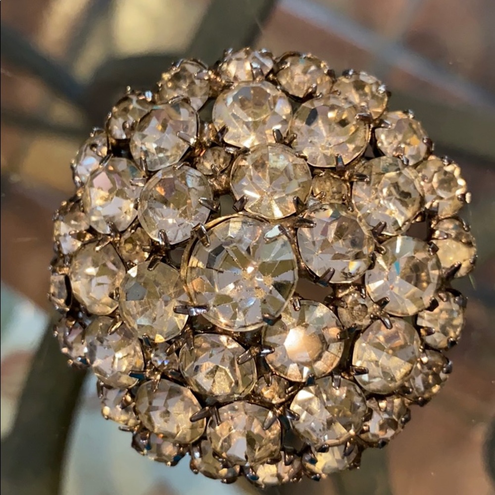 Stunning cubic zirconia broach